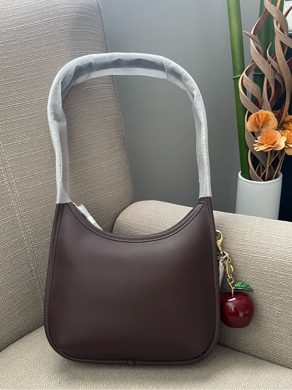 Coach Curve Zip Shoulder Bag in colour Brass/Maple MWT